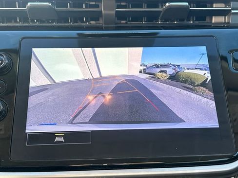 Used 2022 Chevrolet Bolt EUV LT w/ Convenience Package image 32