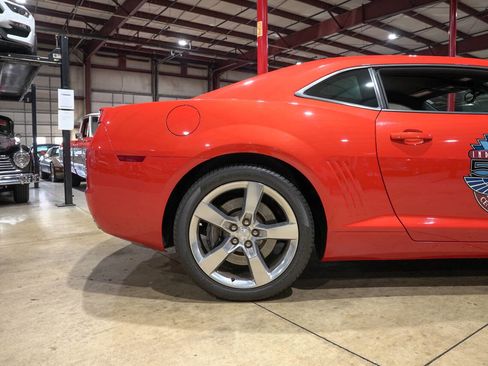 Used 2010 Chevrolet Camaro SS w/ Interior Accent Trim Package image 9