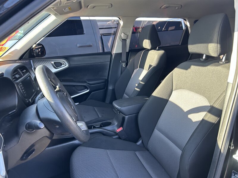 Used 2023 Kia Soul LX FWD image 34