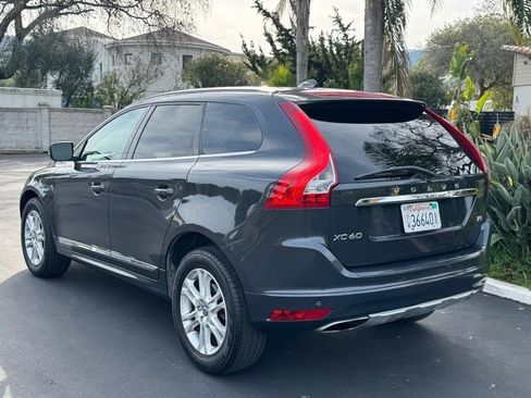Used 2015 Volvo XC60 T5 Premier w/ Proximity Package FWD image 3