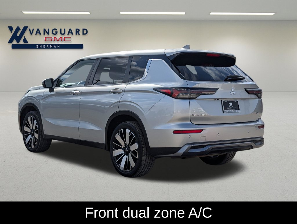 Used 2025 Mitsubishi Outlander SE AWD/4WD image 4