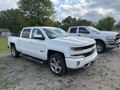 Used 2018 Chevrolet Silverado 1500 LT w/ Texas Edition image 3