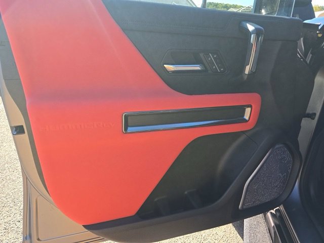 Used 2026 GMC Hummer EV 4x4 Crew Cab w/ Carbon Fiber Edition Package image 17
