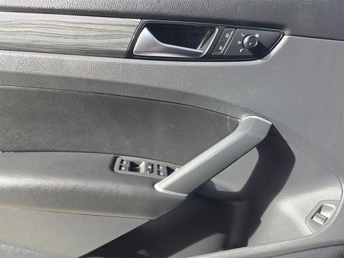 Used 2021 Volkswagen Passat 2.0T R-Line image 24