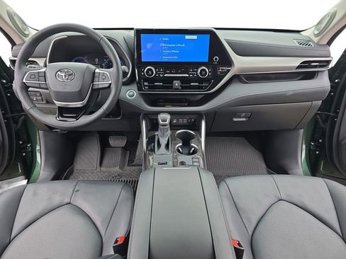 Used 2025 Toyota Highlander Limited image 9