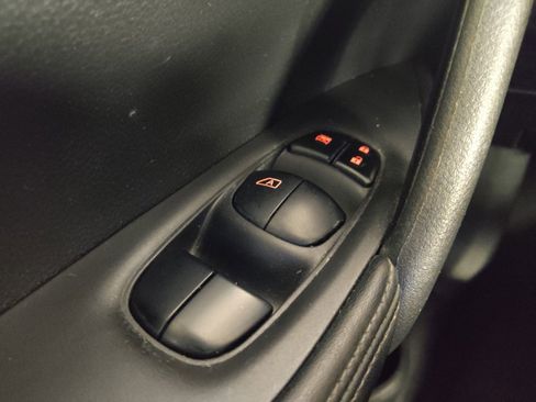 Used 2019 Nissan Rogue SV FWD image 27