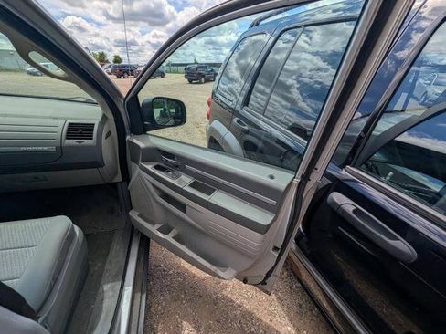 Used 2010 Dodge Grand Caravan SE FWD image 28