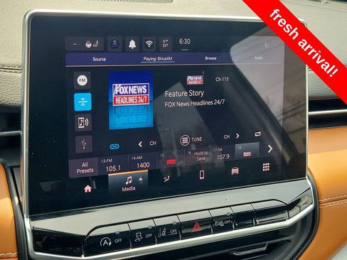 Used 2025 Jeep Compass Limited image 26