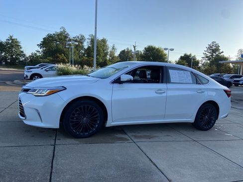 Used 2018 Toyota Avalon Touring w/ All Weather Liner Package FWD image 8