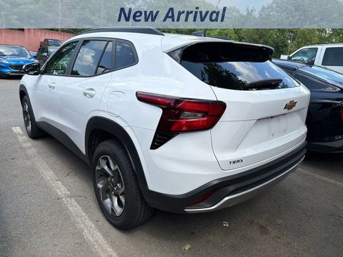 Used 2026 Chevrolet Trax LT FWD image 4
