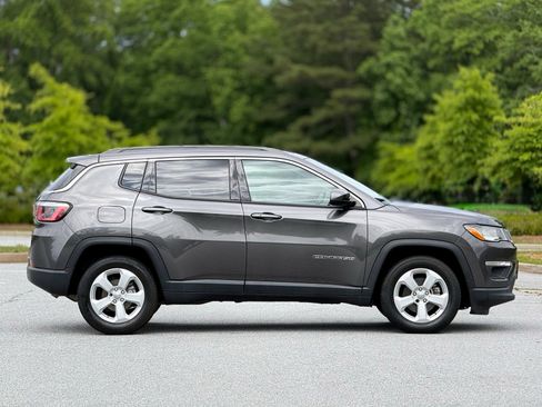 Used 2018 Jeep Compass Latitude FWD image 11