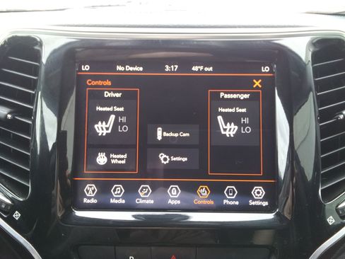 Used 2019 Jeep Cherokee Limited AWD/4WD image 24