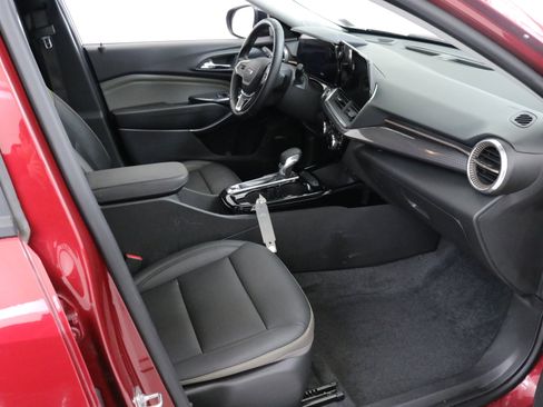 Used 2024 Chevrolet Trax ACTIV w/ Driver Confidence Package image 28