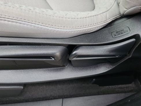 Used 2023 Honda Pilot LX image 10