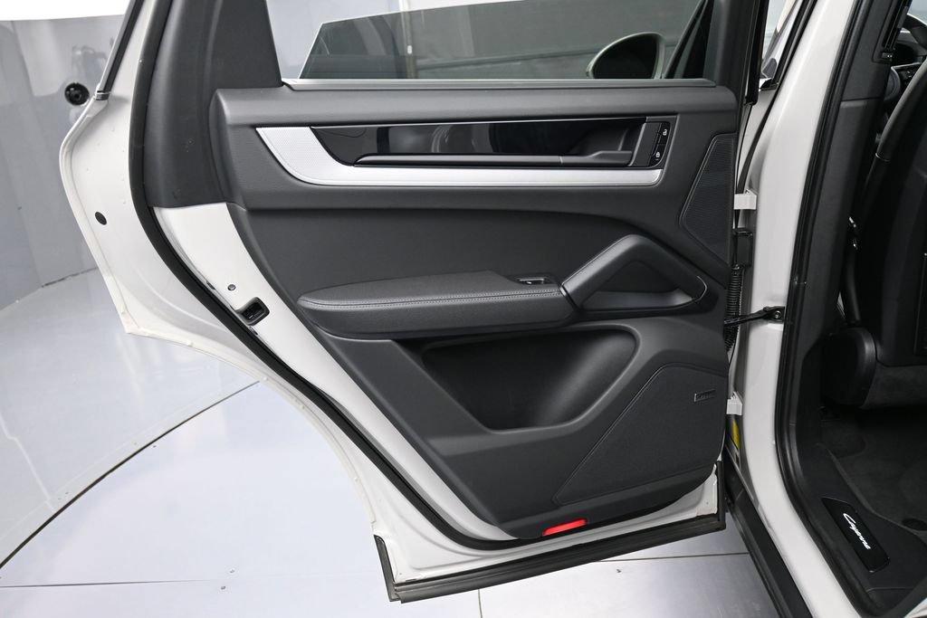 Certified 2026 Porsche Cayenne E-Hybrid AWD/4WD image 23