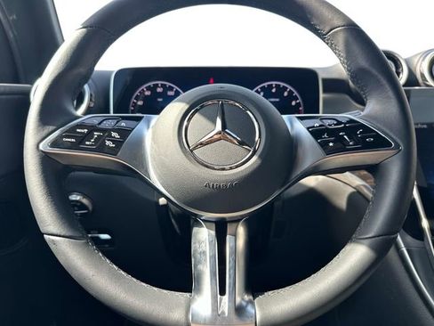 Used 2025 Mercedes-Benz GLC 300 4MATIC image 19