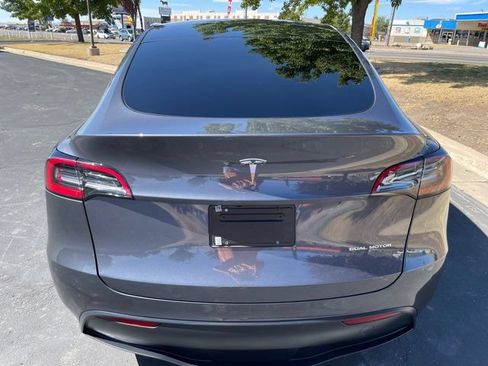Used 2023 Tesla Model Y Long Range AWD/4WD image 30