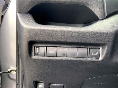 Used 2021 Toyota RAV4 XLE Premium AWD/4WD image 33