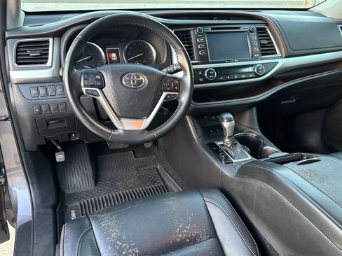 Used 2018 Toyota Highlander XLE image 12