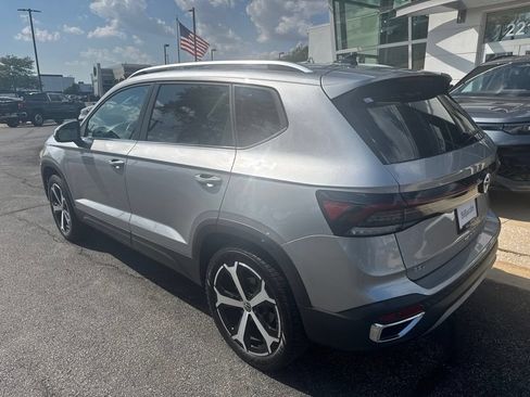 Used 2026 Volkswagen Taos SEL AWD/4WD image 4