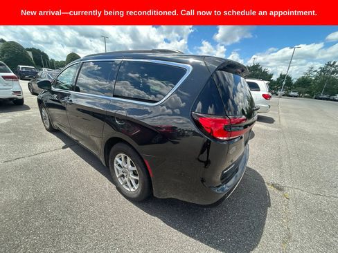 Used 2022 Chrysler Pacifica Touring-L FWD image 10