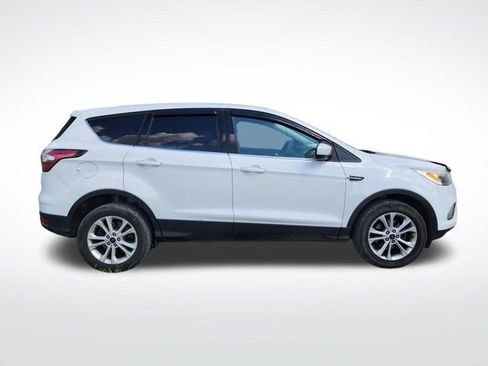 Used 2017 Ford Escape SE FWD image 4