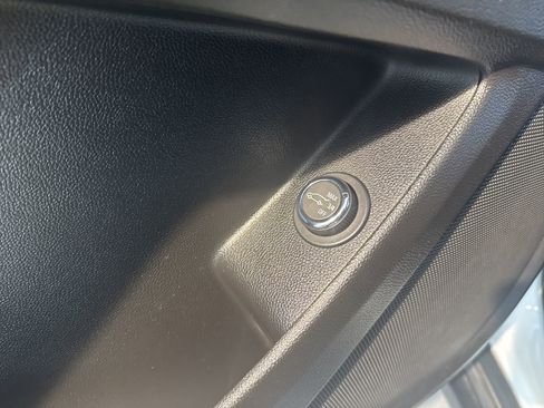 Used 2022 Chevrolet Traverse LT image 21