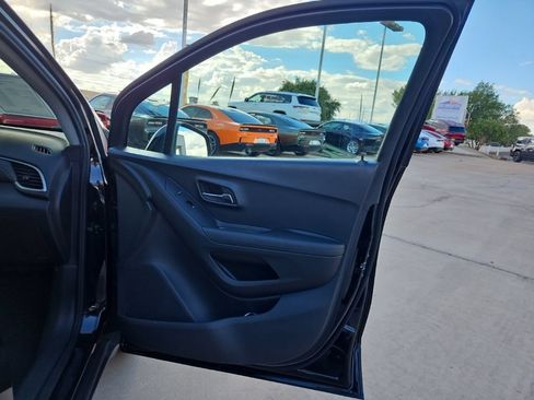 Used 2019 Chevrolet Trax LT FWD image 13