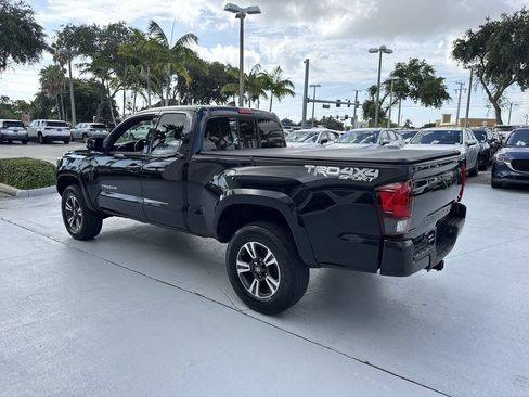 Used 2019 Toyota Tacoma TRD Sport AWD/4WD image 12
