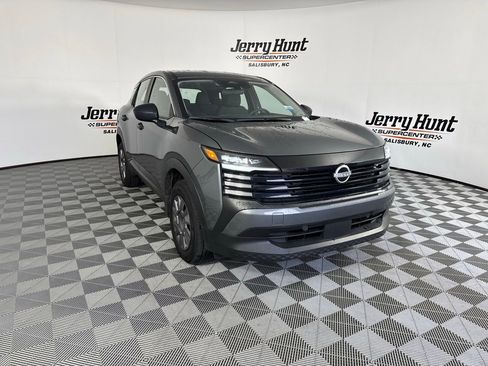 Used 2025 Nissan Kicks S image 6