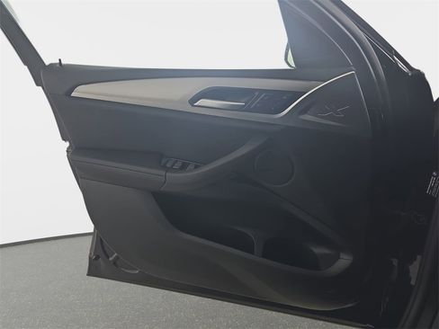 Certified 2025 BMW X4 xDrive30i image 30