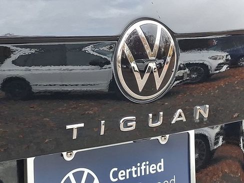 Certified 2022 Volkswagen Tiguan SE R-Line image 31
