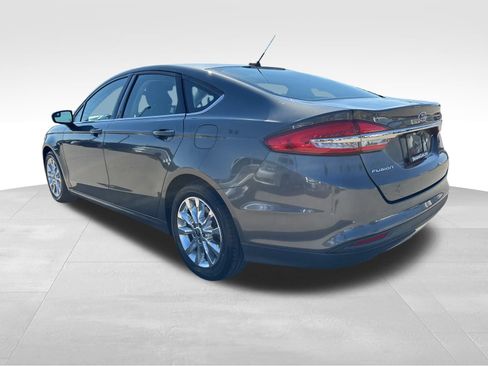 Used 2017 Ford Fusion SE w/ Fusion SE Technology Package image 13