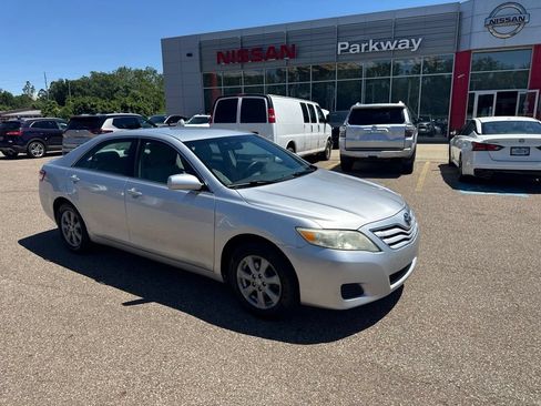 Used 2011 Toyota Camry LE w/ LE Extra-Value Pkg FWD image 2