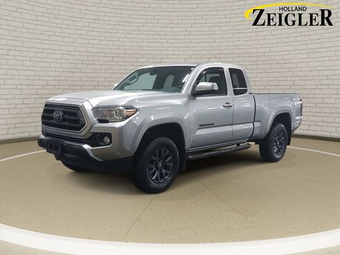 Used 2022 Toyota Tacoma SR5 w/ SR5 Appearance Package (SM) image 1