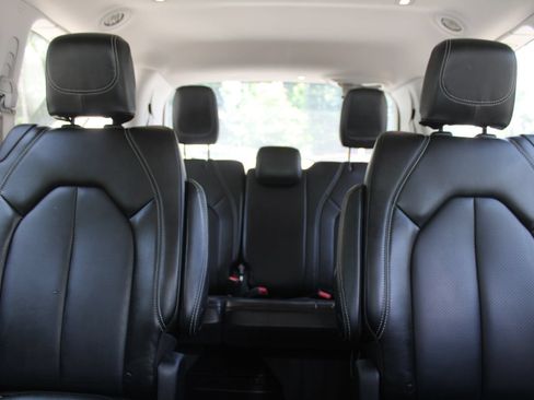 Used 2023 Chrysler Pacifica Touring-L FWD image 56