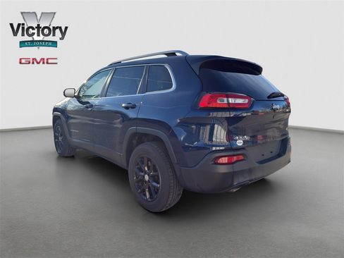 Used 2018 Jeep Cherokee Latitude Plus w/ Cold Weather Group image 10