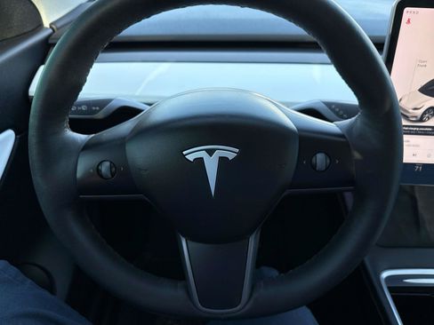 Used 2021 Tesla Model Y Long Range AWD/4WD image 26