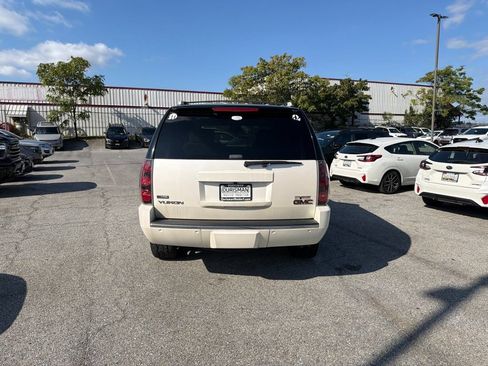 Used 2009 GMC Yukon Denali AWD/4WD image 4