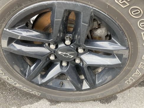 Used 2019 Chevrolet Silverado 1500 LT Trail Boss AWD/4WD image 13