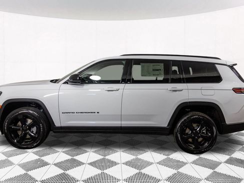 New 2025 Jeep Grand Cherokee L Altitude image 12