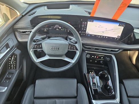 Used 2025 Audi Q5 Premium Plus w/ Premium Plus AWD/4WD image 5