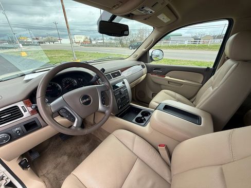 Used 2011 GMC Yukon SLT w/ SLT-2 Equipment Package image 14