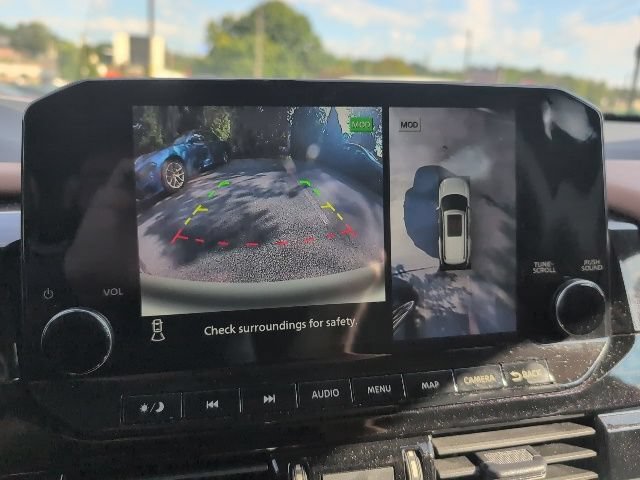 Used 2024 Nissan Pathfinder Platinum AWD/4WD image 29
