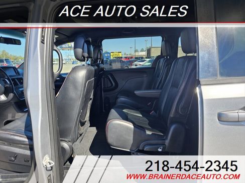 Used 2016 Dodge Grand Caravan R/T FWD image 18