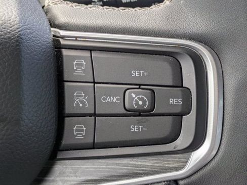 Used 2024 Jeep Wagoneer Series III AWD/4WD image 28