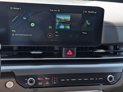 Certified 2026 Kia Carnival FWD image 22