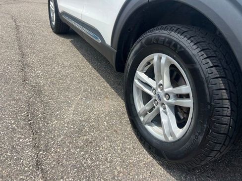 Certified 2023 Ford Explorer XLT w/ Equipment Group 202A AWD/4WD image 25
