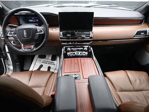 Certified 2023 Lincoln Navigator Reserve AWD/4WD image 23