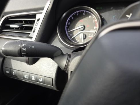 Used 2021 Toyota Camry SE w/ Cold Weather Package image 13